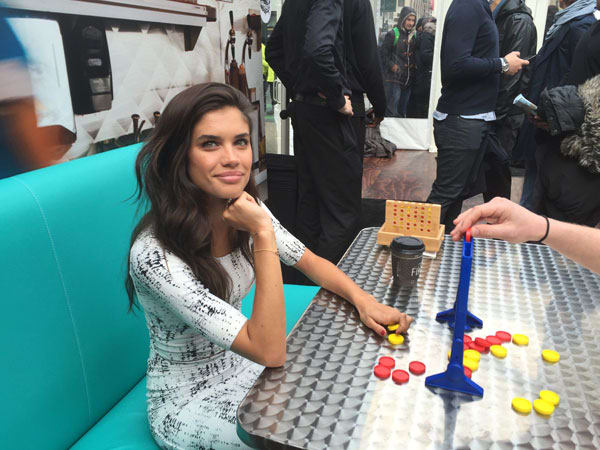 sara-sampaio-connect4.jpg